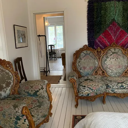 Appartement Center 2-bedroom 1 And A Half Bath Unique Old Elegance *