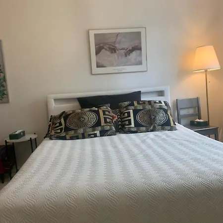 Center 2-bedroom 1 And A Half Bath Unique Old Elegance